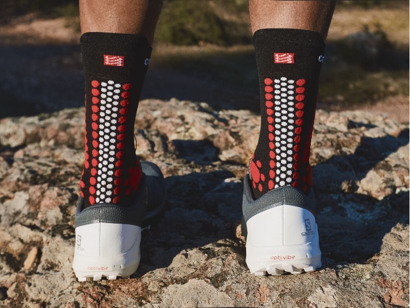 PRO RACING SOCKS V4.0 TRAIL - BLACKRED